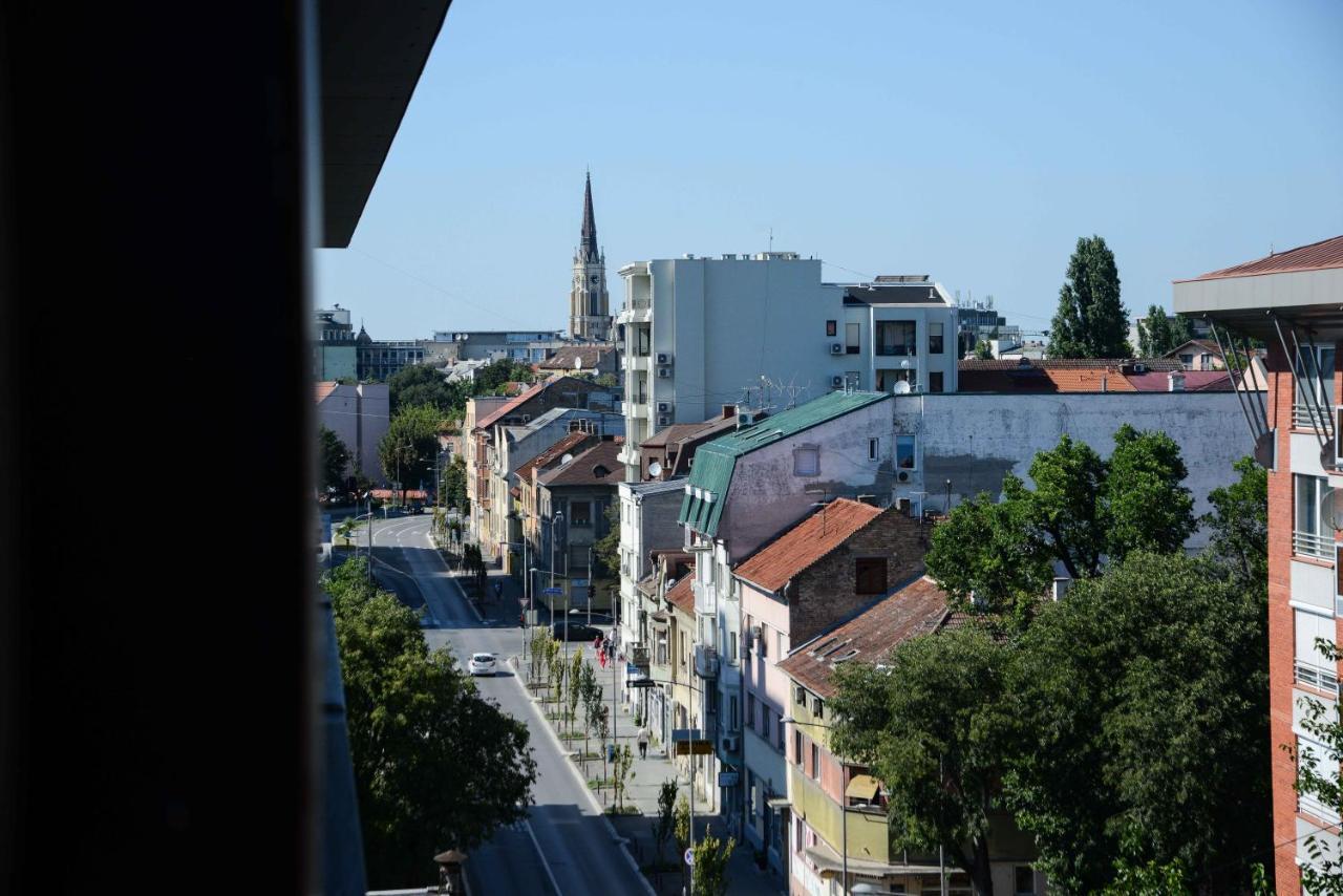 Tesla 70 Apartment With Secure Parking In The Garage Novi Sad Eksteriør bilde