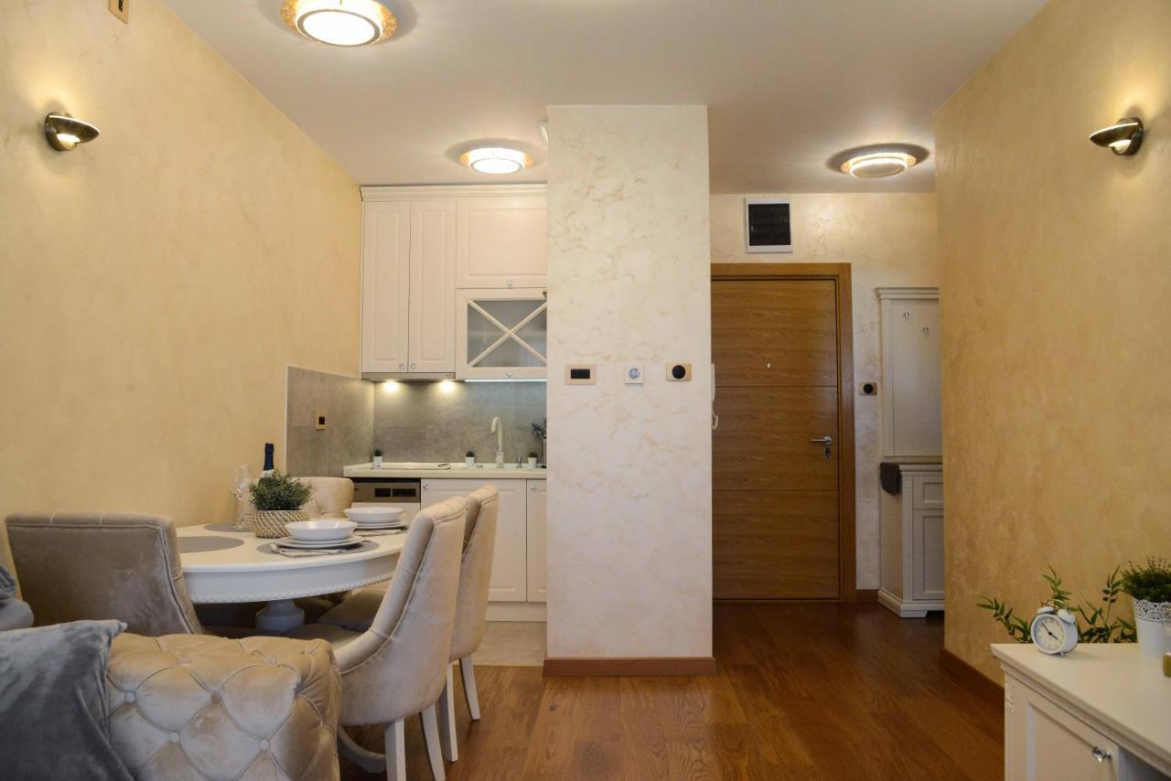 Tesla 70 Apartment With Secure Parking In The Garage Novi Sad Eksteriør bilde