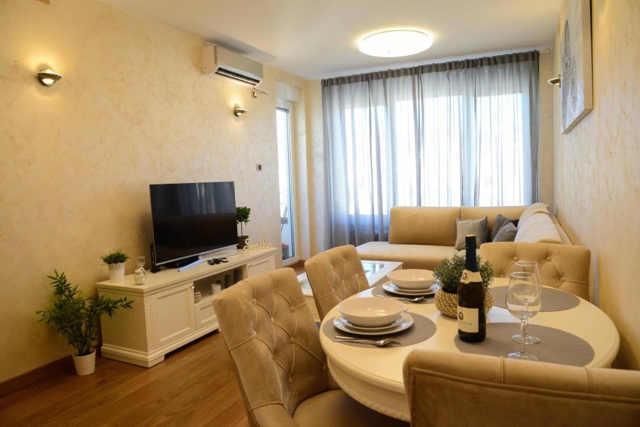 Tesla 70 Apartment With Secure Parking In The Garage Novi Sad Eksteriør bilde