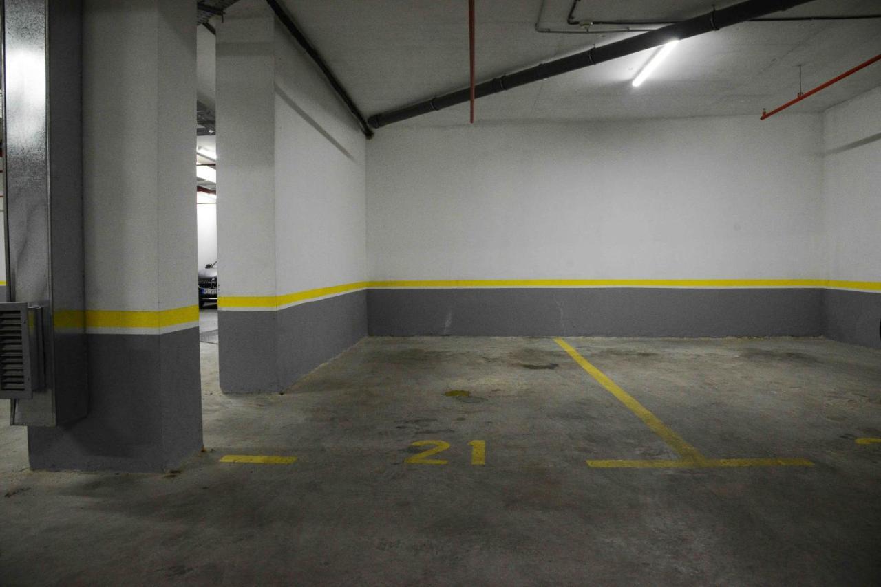 Tesla 70 Apartment With Secure Parking In The Garage Novi Sad Eksteriør bilde