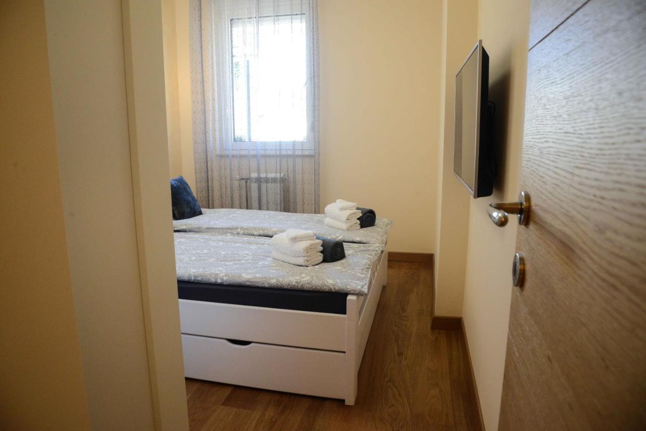 Tesla 70 Apartment With Secure Parking In The Garage Novi Sad Eksteriør bilde