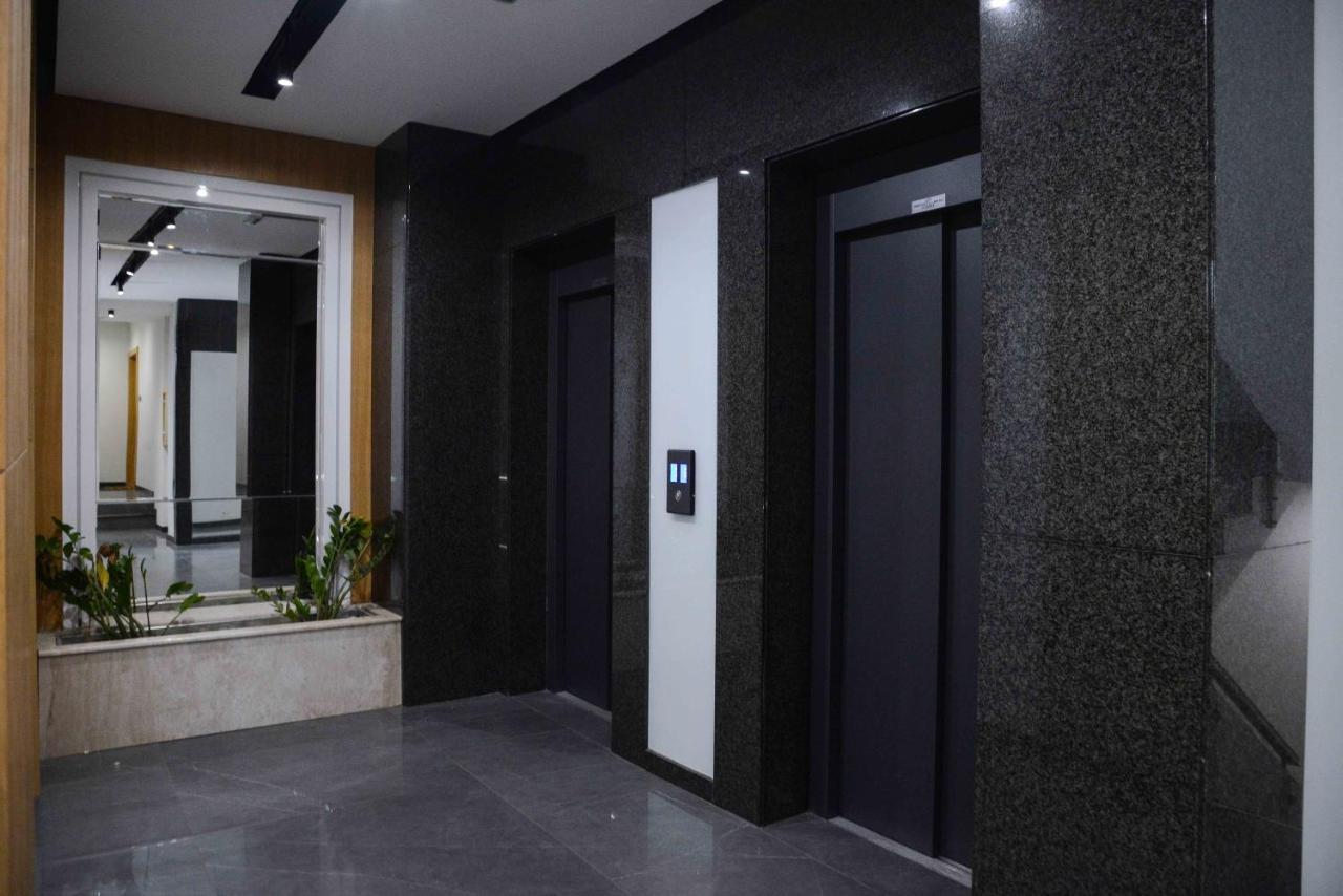 Tesla 70 Apartment With Secure Parking In The Garage Novi Sad Eksteriør bilde