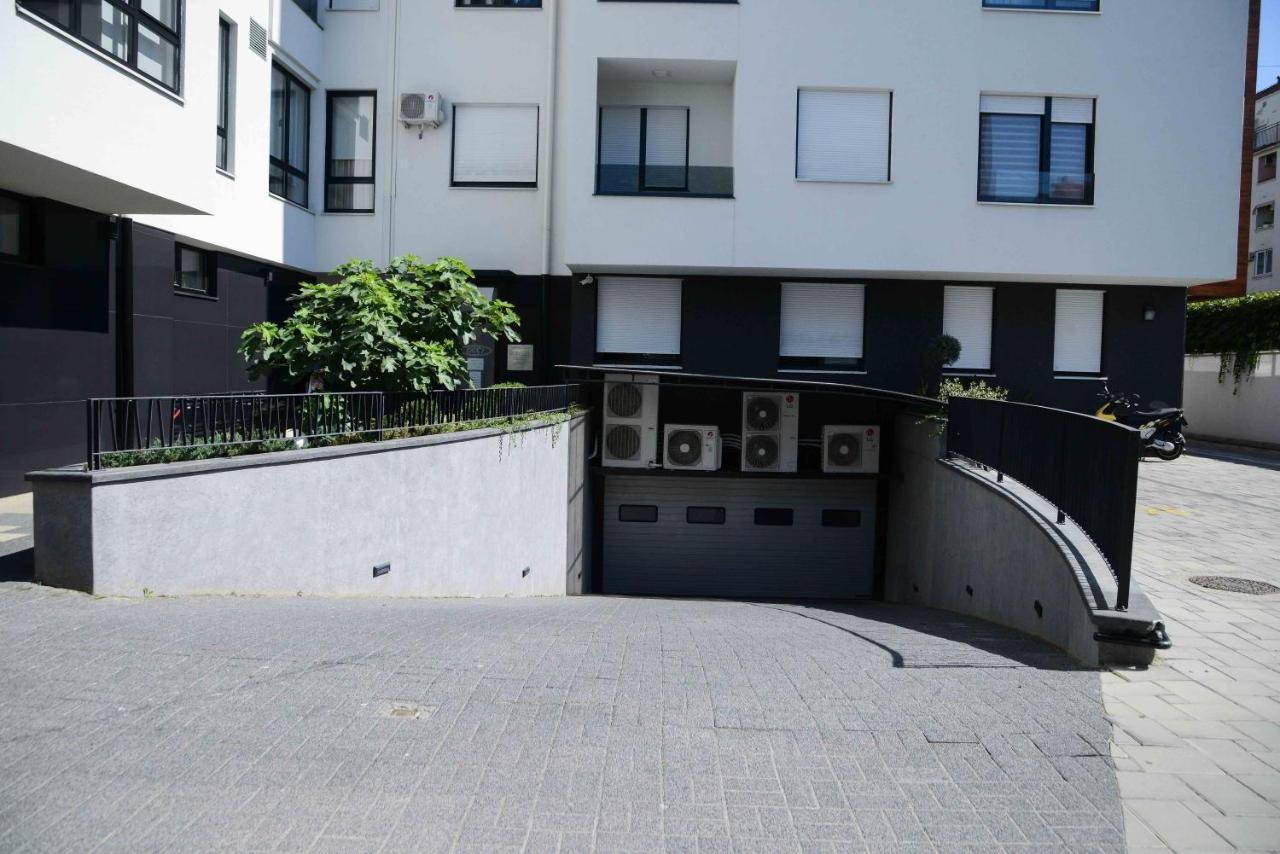 Tesla 70 Apartment With Secure Parking In The Garage Novi Sad Eksteriør bilde