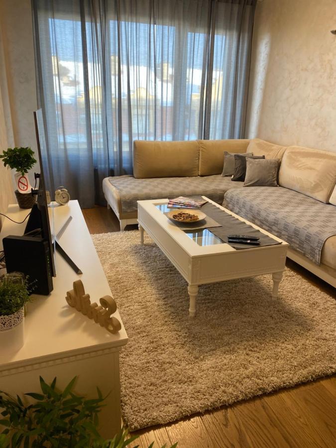 Tesla 70 Apartment With Secure Parking In The Garage Novi Sad Eksteriør bilde