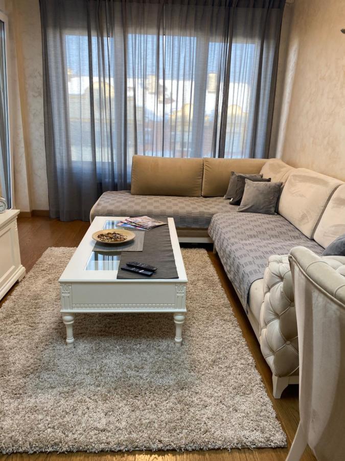 Tesla 70 Apartment With Secure Parking In The Garage Novi Sad Eksteriør bilde